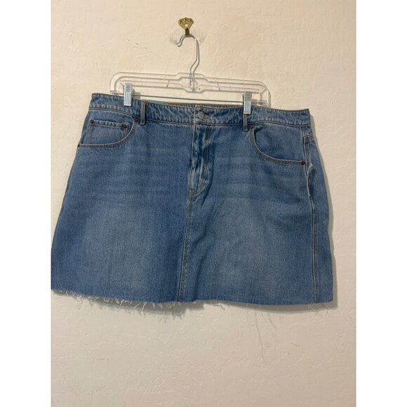 Old Navy Sz 18 A Line Mini Skirt Raw Hem NWT Medium Wash Beach Coastal - Picture 2 of 9